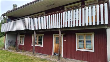 Hus före fasadmålning